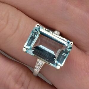 Stunning Sterling Silver Ring with Sea Blue Topaz 2 Carat Gemstone
